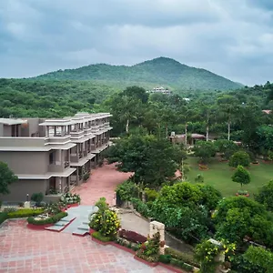 4* Resort Araliayas &